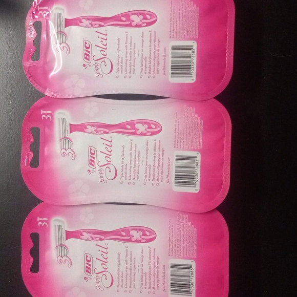 Bic Simply Soleil 3, 3pack, 3blade razors....total of 9 razors all together - Picture 2 of 2